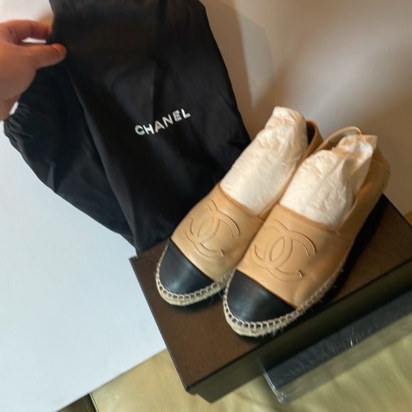 USED-CHANEL LAMBSKIN CC ESPADRILLES - Picture 9 of 10